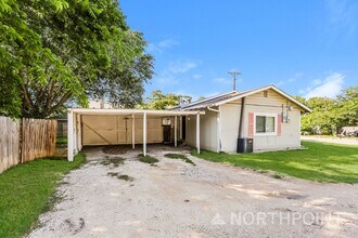 Building Photo - 3 BR/1BA | Newly Renovated Single Family Home |  Front and back yard| In Cleburne!