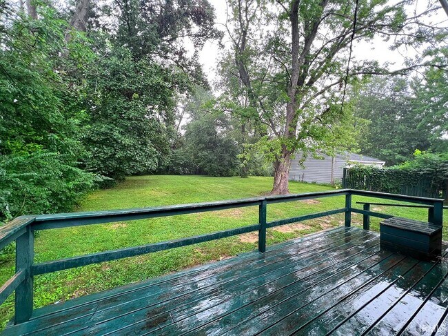 Building Photo - 2519 E 7th St