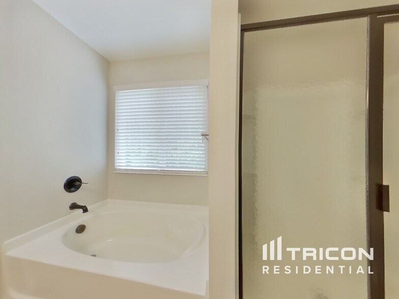 Building Photo - 10 Moonrise Crossing