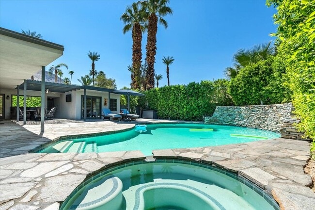 Building Photo - 76140 Fairway Dr