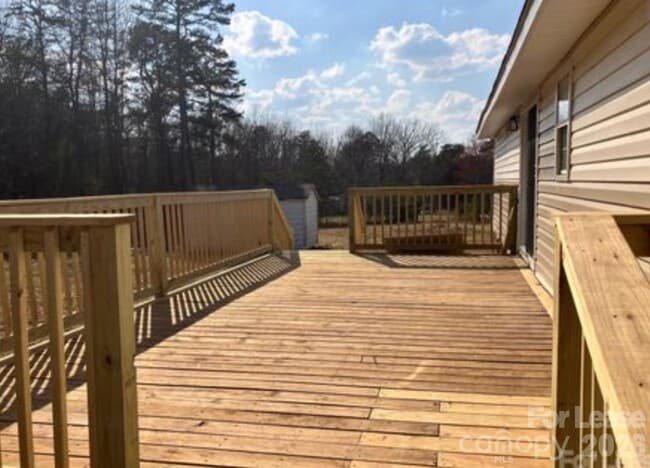 Building Photo - 141 Little Country Ln