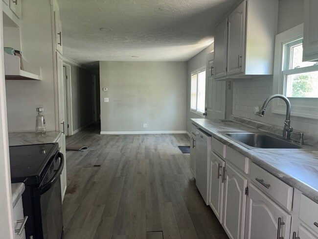 Building Photo - 476 Stallion Ct