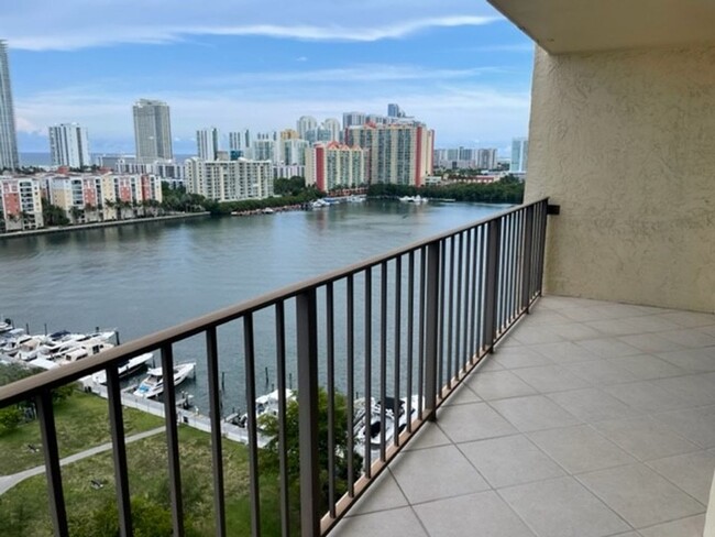 Building Photo - Sunny Isles Condo $2200