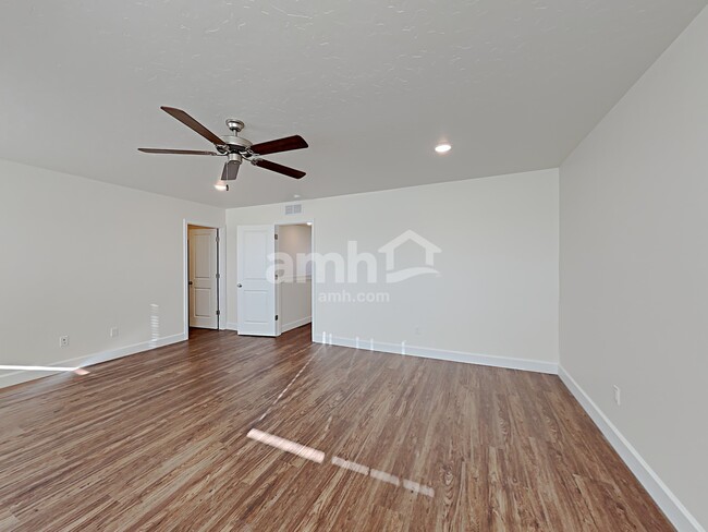 Building Photo - 1417 N Garnet Creek Ave