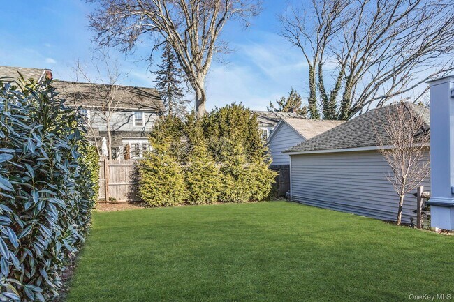 Building Photo - 32 Katherine St