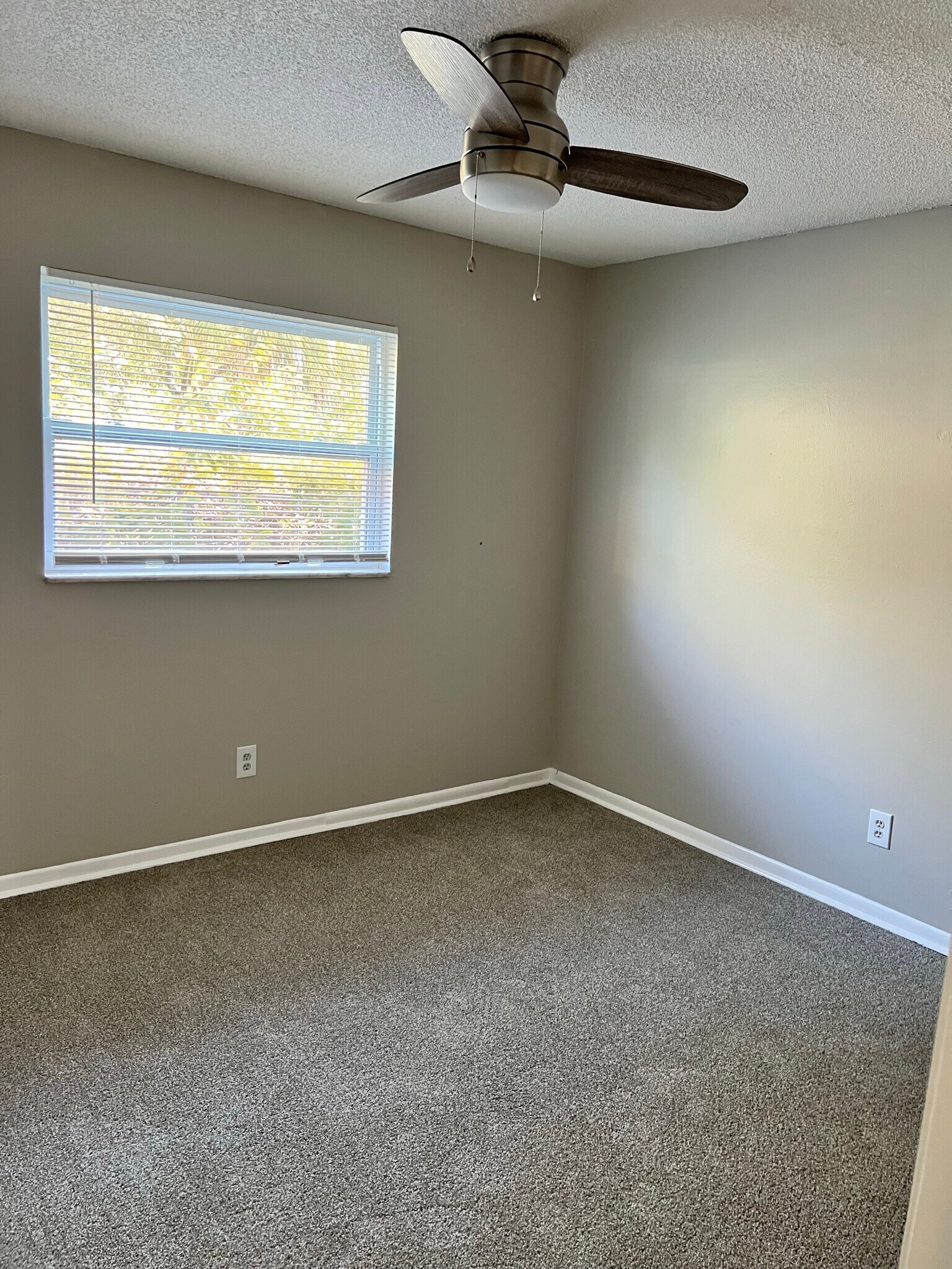 Building Photo - 2 Bed/1 Bath - Unit 106