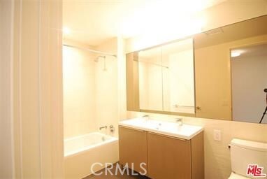 Building Photo - 889 Francisco St