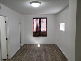 Building Photo - 836 Oak Hill Rd