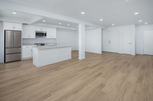Building Photo - 2567-2569 13th W