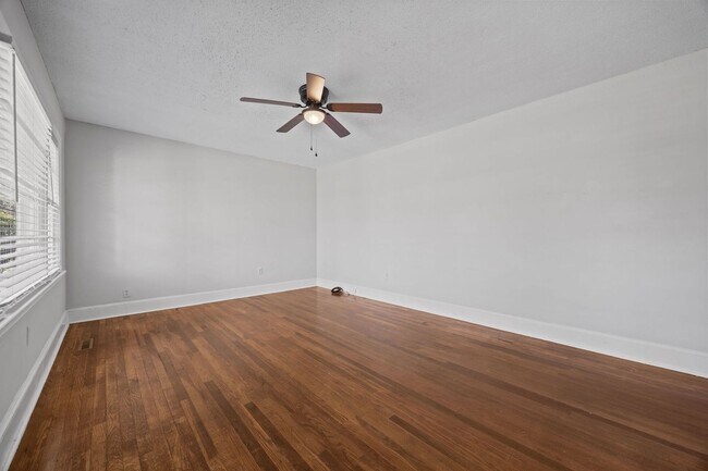 Building Photo - Duplex