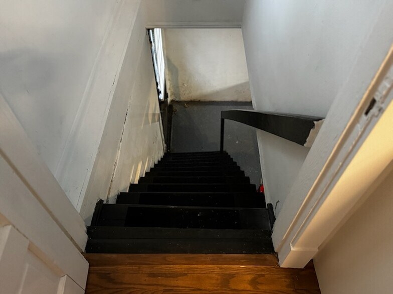 Building Photo - 517 Camden Ave