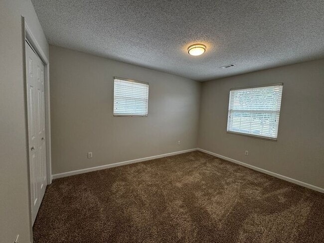 Building Photo - Townhome with attached garage near Tech Corridor and Research Park