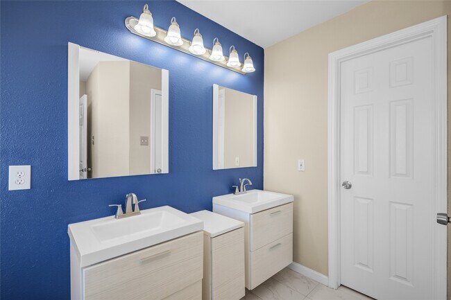 Building Photo - 18242 Mayfield Meadow Ln