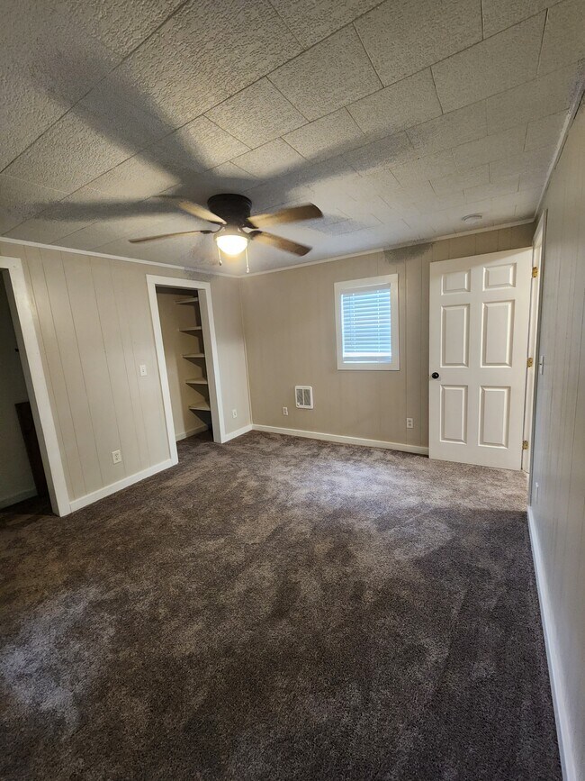 Building Photo - 2-112 Max Cloyd Ln