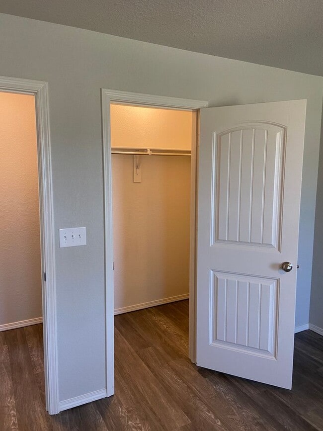 Building Photo - 10413 Cypress Knee Dr