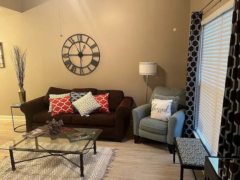 Building Photo - 102 Grey Oak Ct