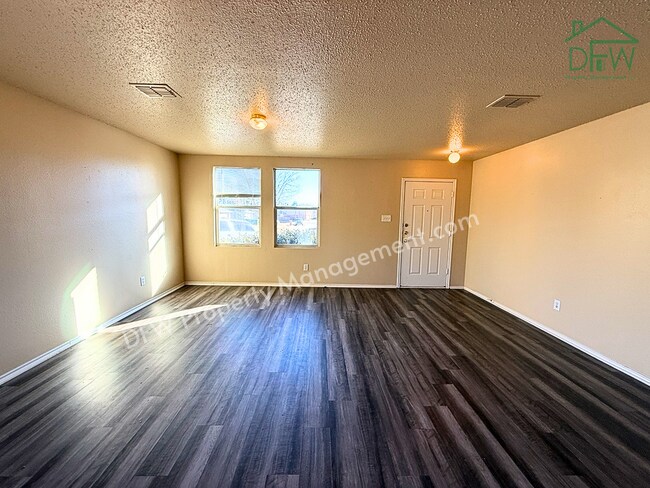 Building Photo - 2-Story 4 BR Home with Large Backyard & Game Room