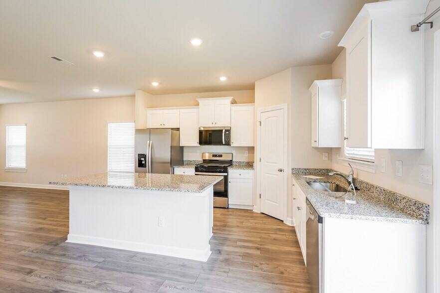 Building Photo - 3521 Quintana Dr