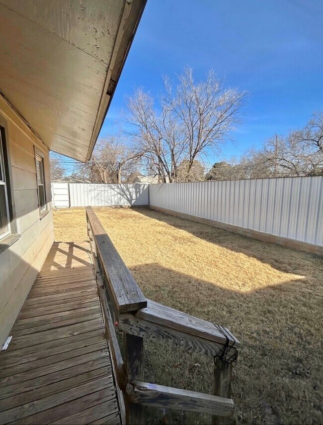 Building Photo - 3 bed 1 bath now available in the heart of Lubbock