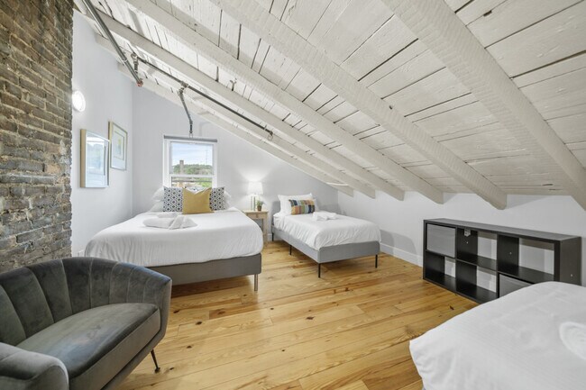 Building Photo - 122 W Elder St