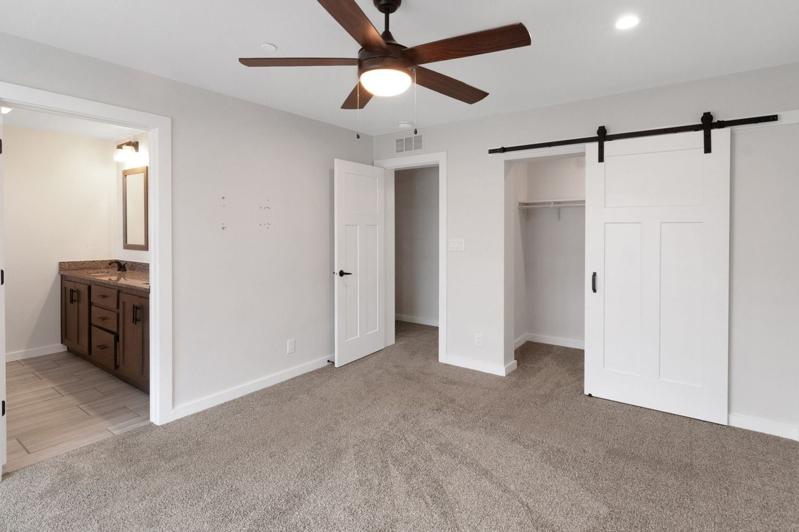 Building Photo - 461 Muse Dr