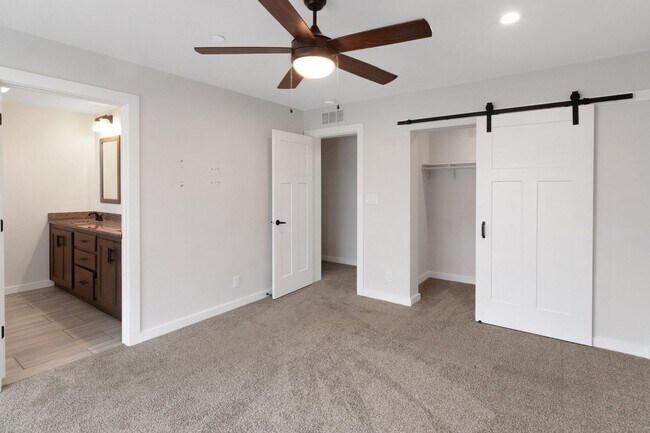 Building Photo - Charming 3BR Townhome in Fraser