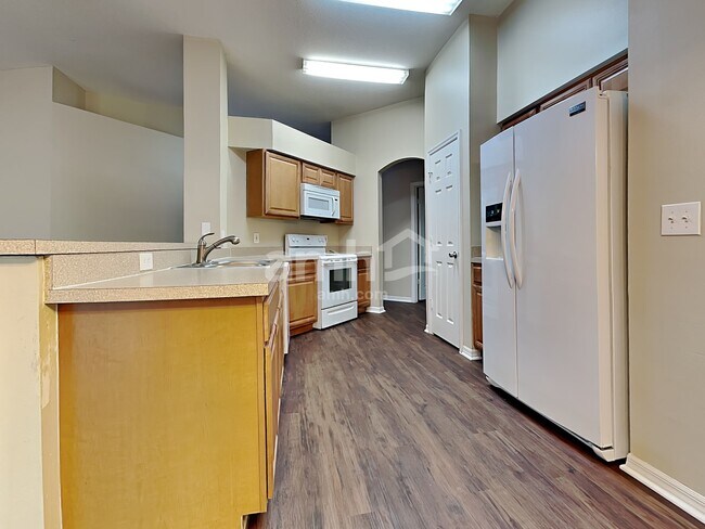 Building Photo - 4735 Roundview Ct