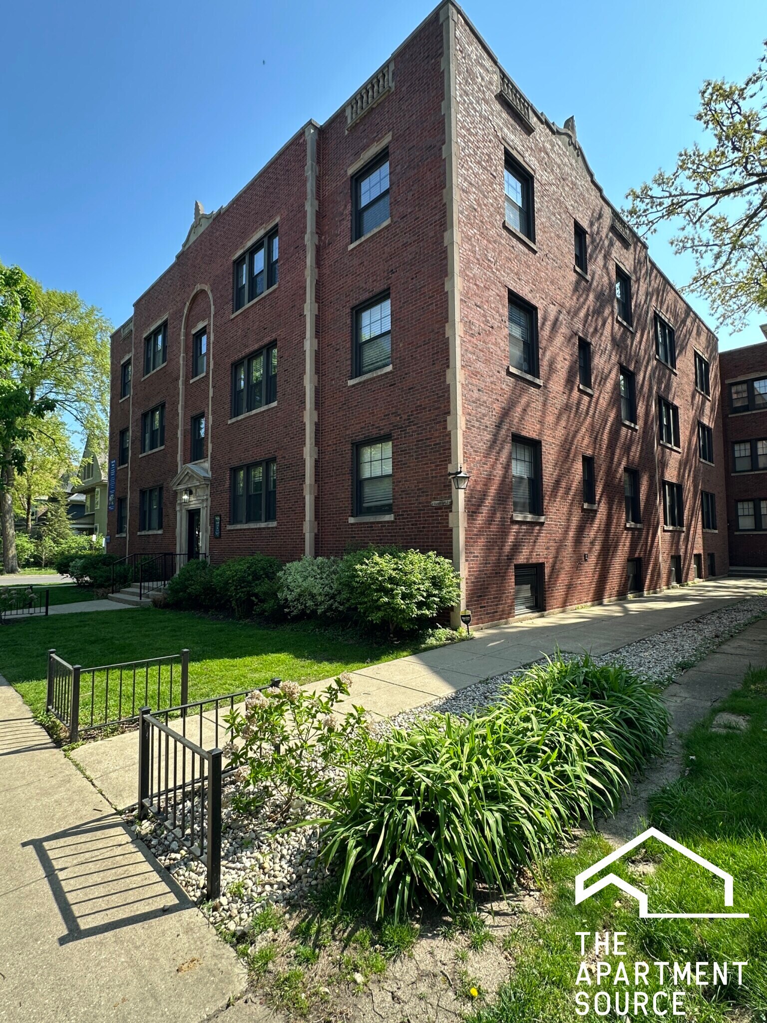 Building Photo - 1149 Maple Ave