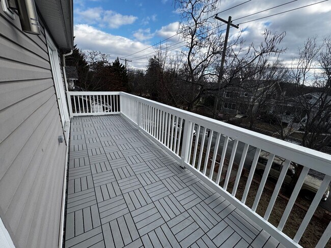 Building Photo - RENOVATED EXPANSIVE 5BD 4BA BRIGHTWOOD HOME