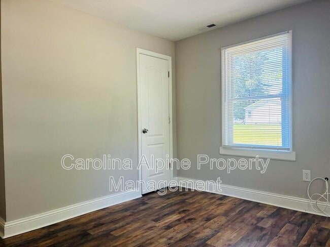 Building Photo - 113 Bingo Ln