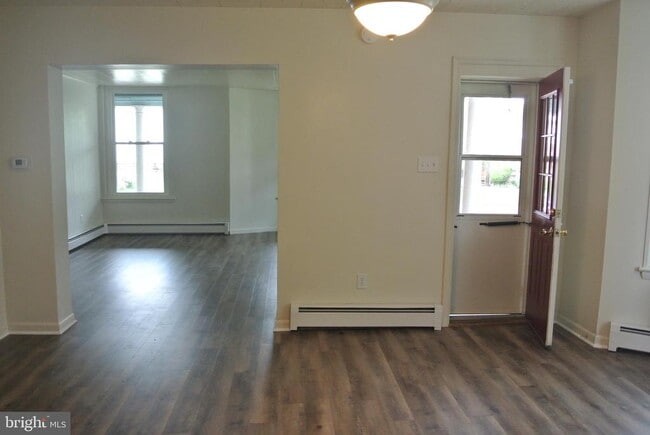 Building Photo - 330 Broad St