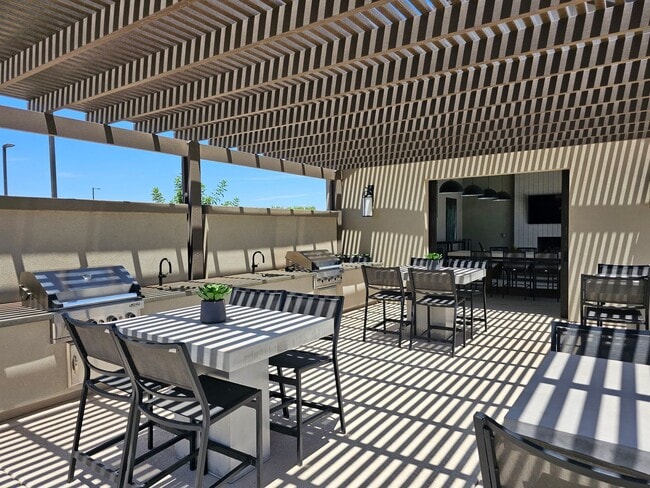 Building Photo - Wonderful new build with family fun amenities