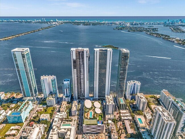 Building Photo - 700 NE 24th St