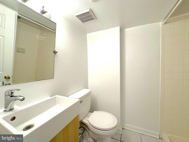 Building Photo - 5700 Fenwick Dr