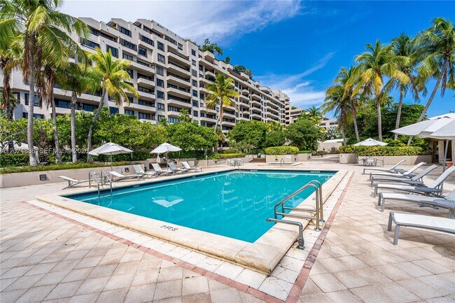 Building Photo - 151 Crandon Blvd