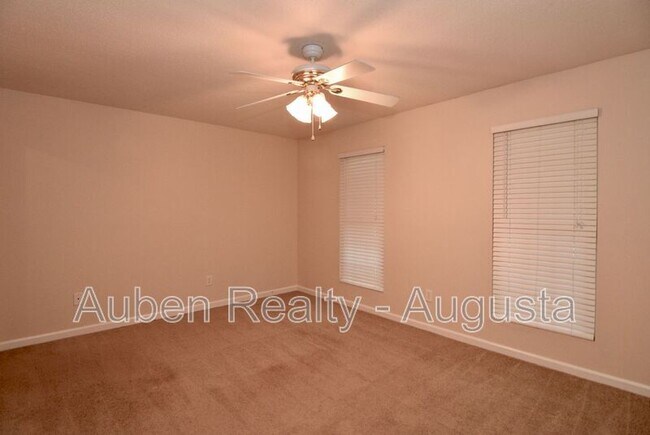 Building Photo - 490 Pheasant Run Dr