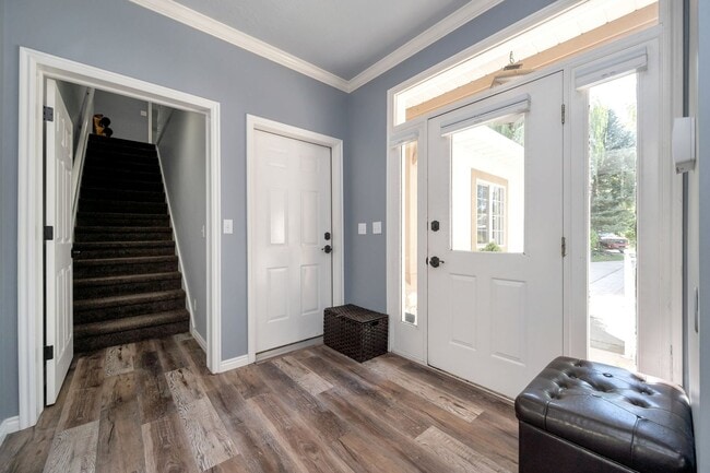 Building Photo - Immaculate Home for rent in gated cul-de-sac!