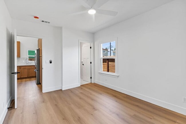 Building Photo - incredible home 3 bedroom, loft