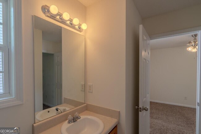 Building Photo - 28 Greystone Ridge