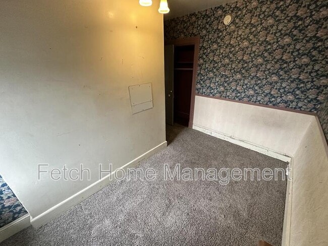 Building Photo - 911 E King St