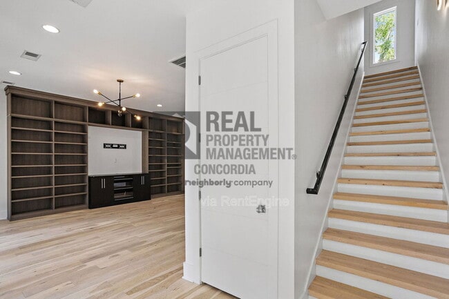 Building Photo - 1242 2nd Ave S