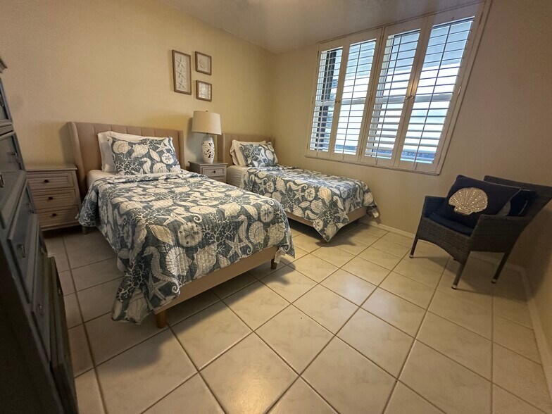 Building Photo - 9650 S Ocean Dr