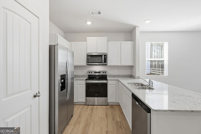 Building Photo - 5971 Skylar Dr