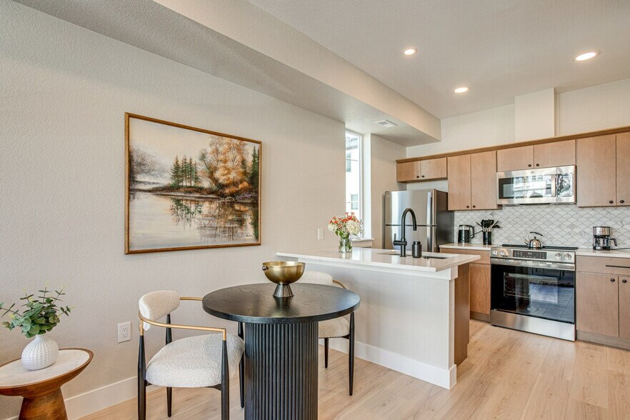 Building Photo - 4100 E Warren Ave