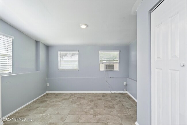 Building Photo - 6635 Blackwood Dr