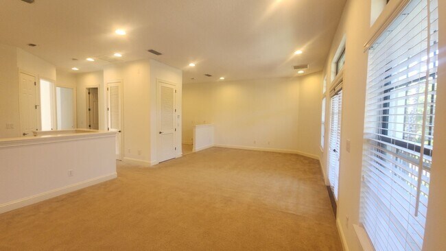 Building Photo - Huge 3 Bed 2.5 bath Home in Palencia- Main Bedroom downstairs plus Upstairs Efficiency