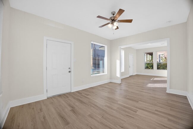 Building Photo - 304 W Vulcan St