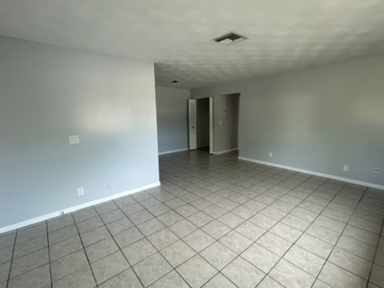Building Photo - 860 NW 10th Terrace