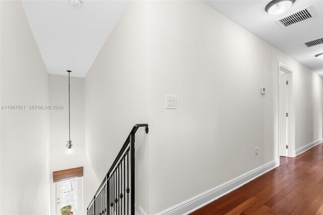 Building Photo - 10672 SW 77th Ave