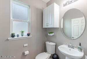 Building Photo - 404 Hepburn Rd